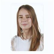 Profesora estudiante de Magisterio Primaria imparte clases presenciales en Santander